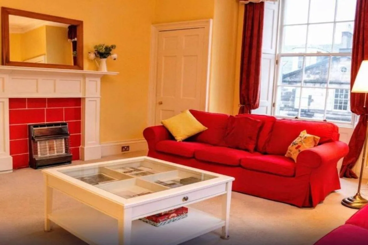 2 Bedroom Flat In The Central New Town contacts