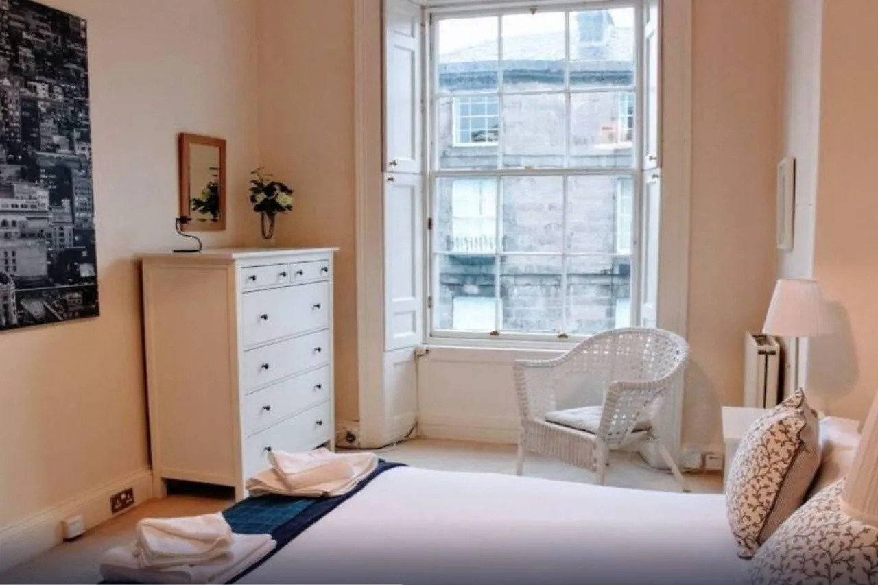 2 Bedroom Flat In The Central New Town Edinburgh Apartment
