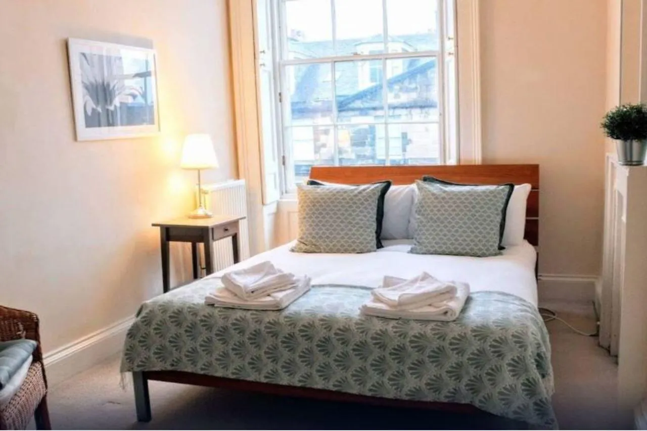Apartment 2 Bedroom Flat In The Central New Town Edinburgh