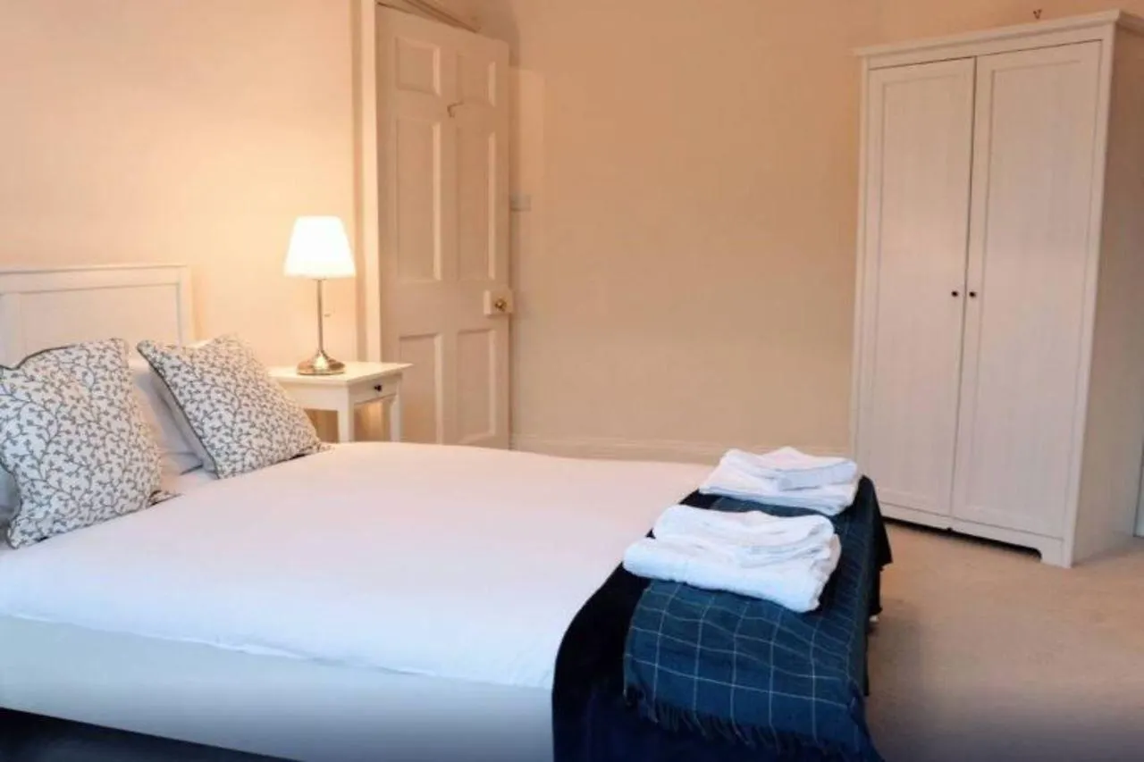 2 Bedroom Flat In The Central New Town Edinburgh United Kingdom